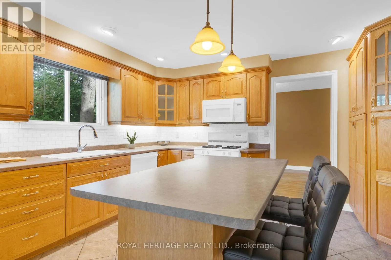 10 BRIARWOOD CRESCENT