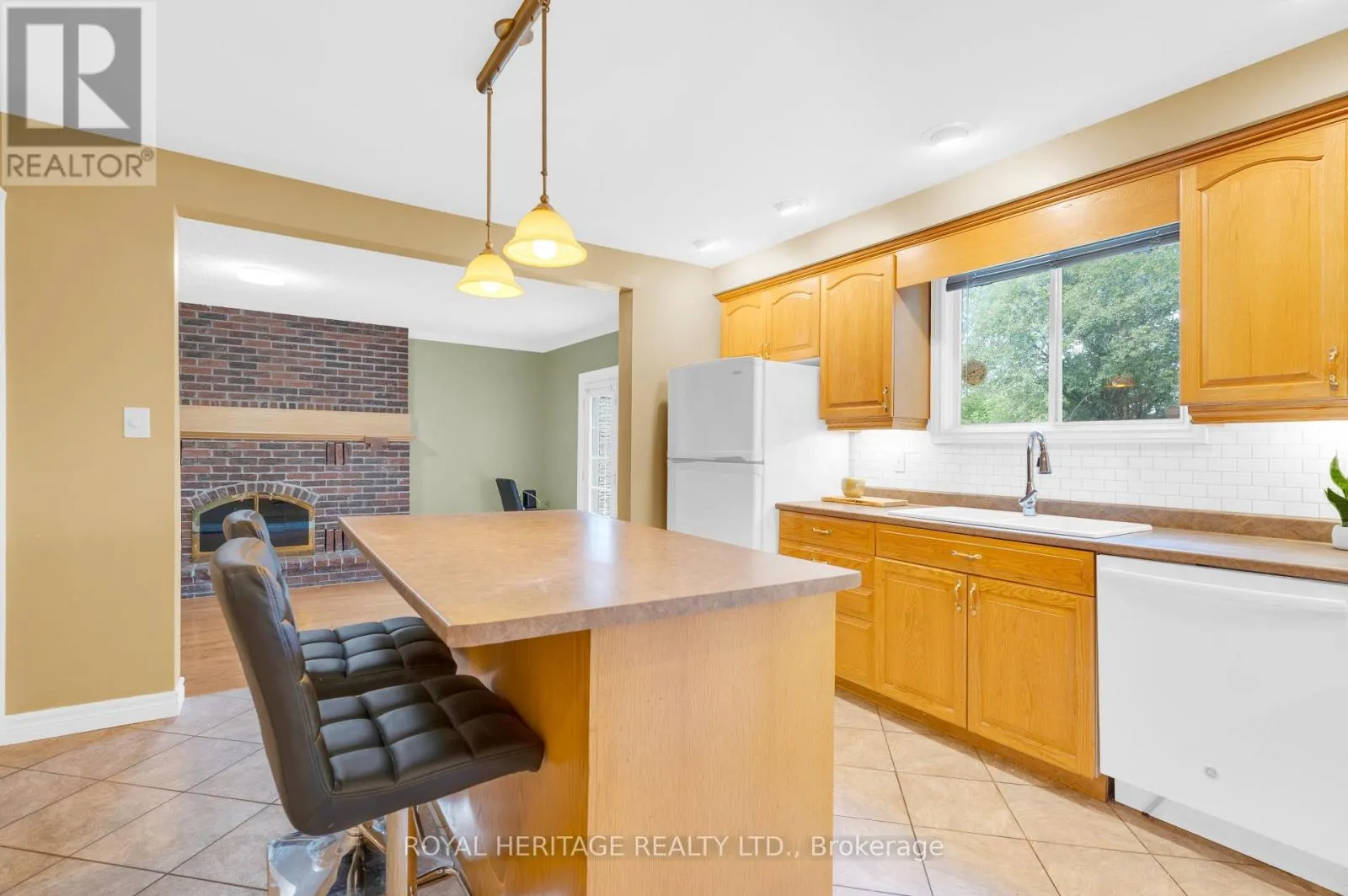10 BRIARWOOD CRESCENT