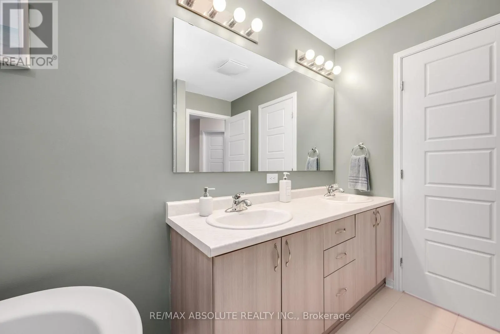 302 HALIBURTON HEIGHTS