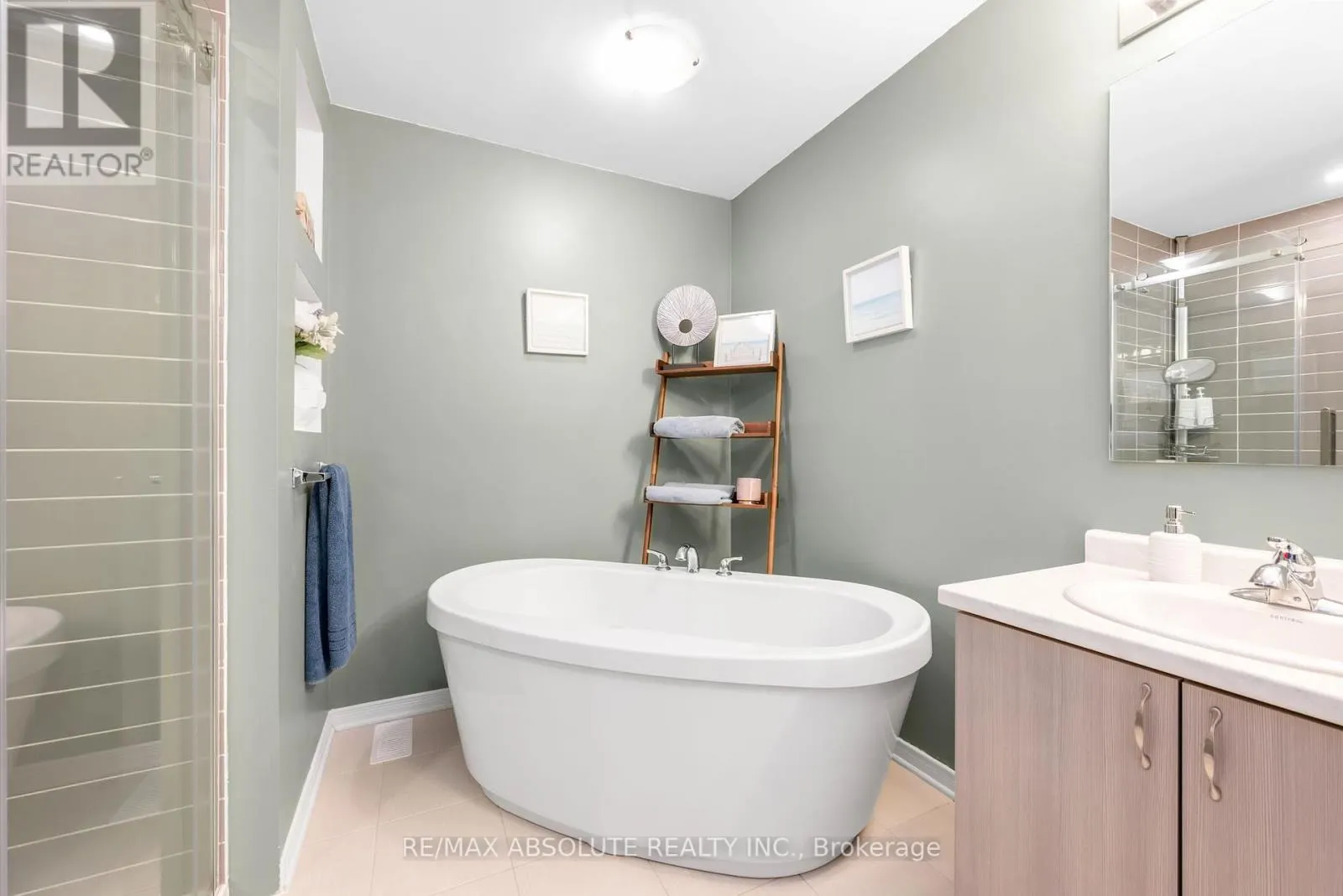 302 HALIBURTON HEIGHTS