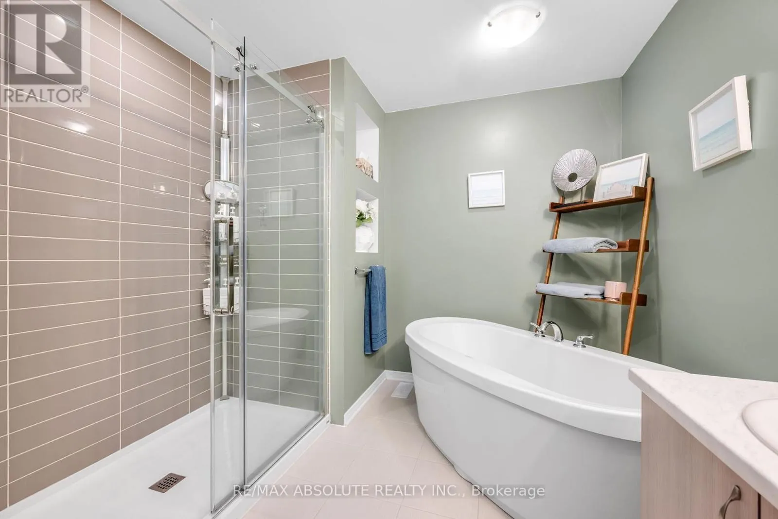 302 HALIBURTON HEIGHTS