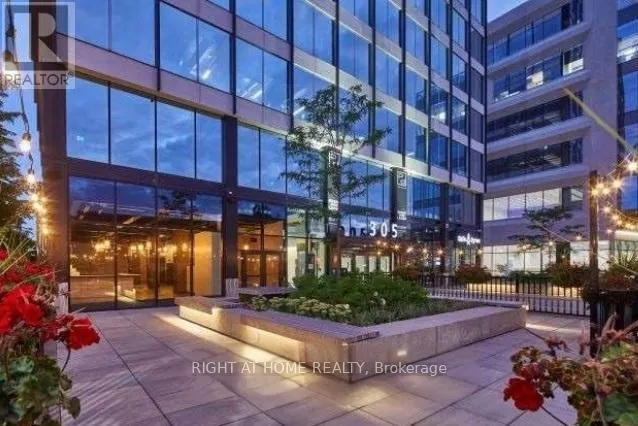 102 - 305 KING STREET W