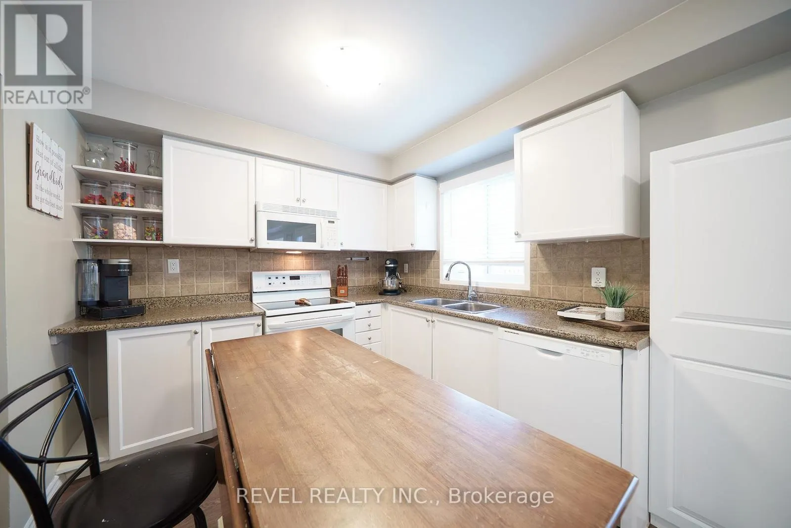 22 HOLLINRAKE AVENUE