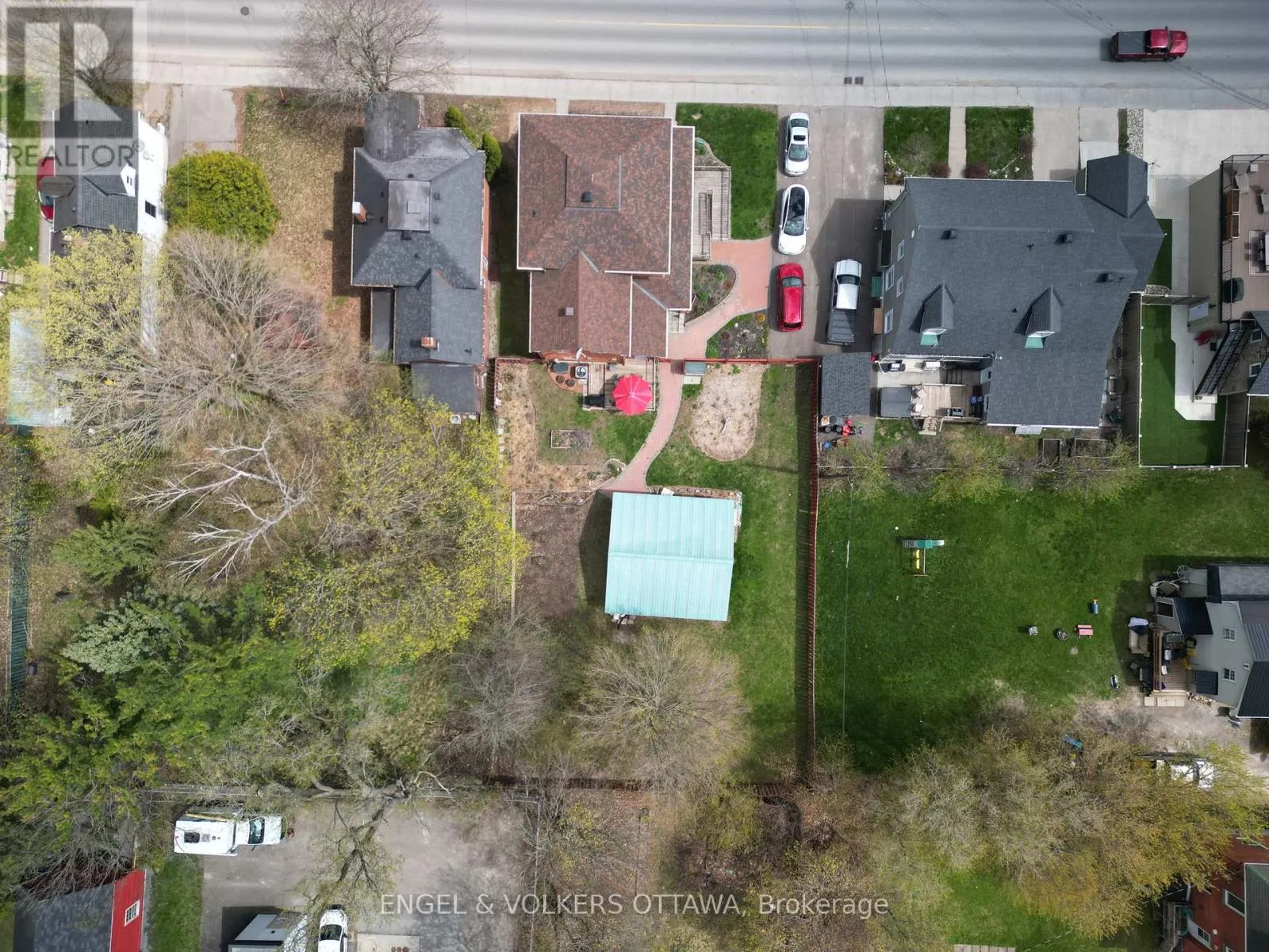 190 JOHN STREET N