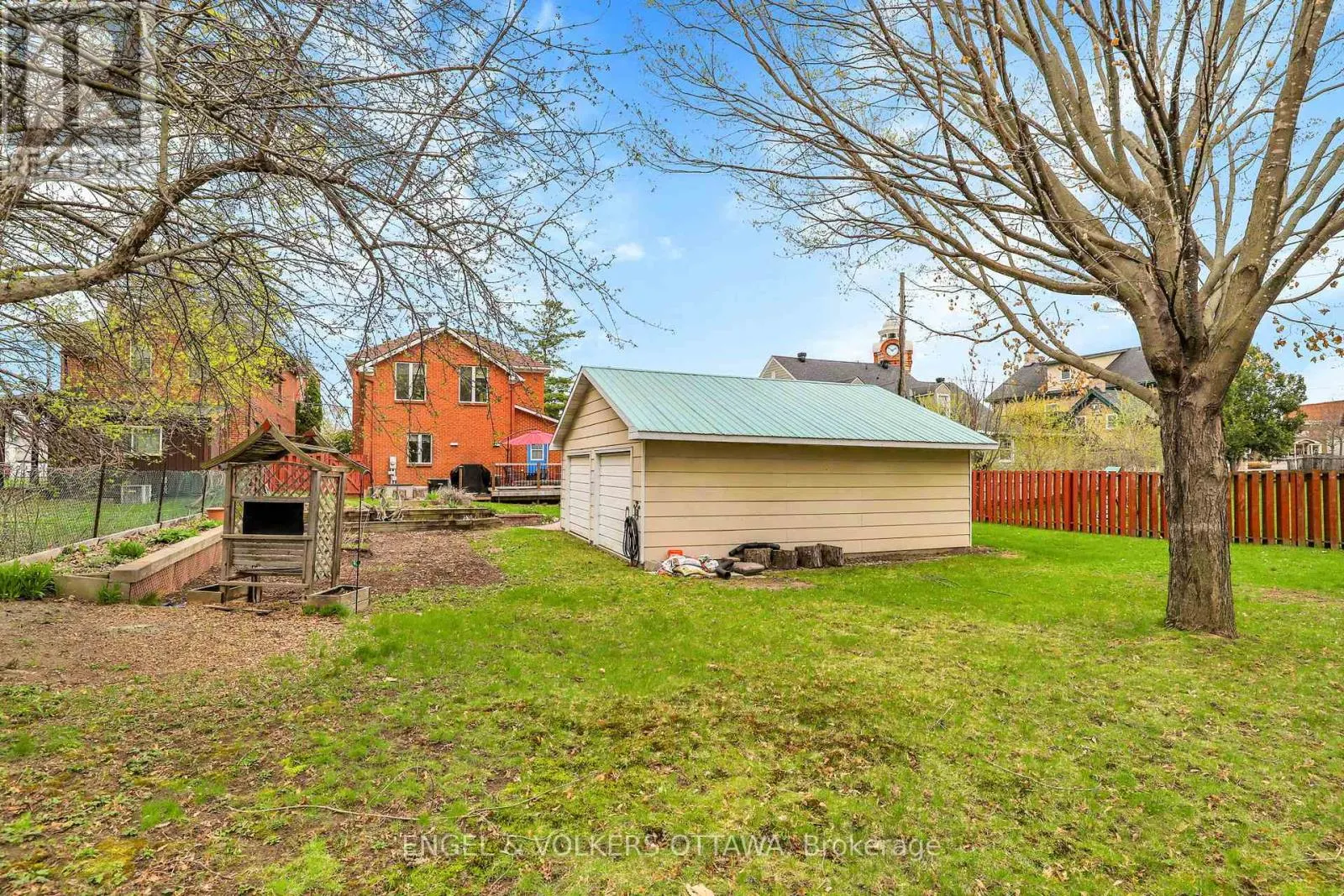 190 JOHN STREET N