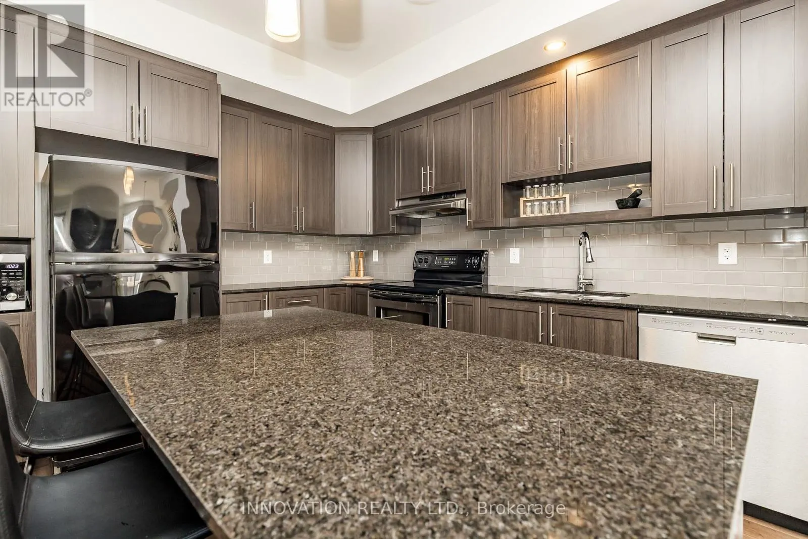 288 MUNRO STREET