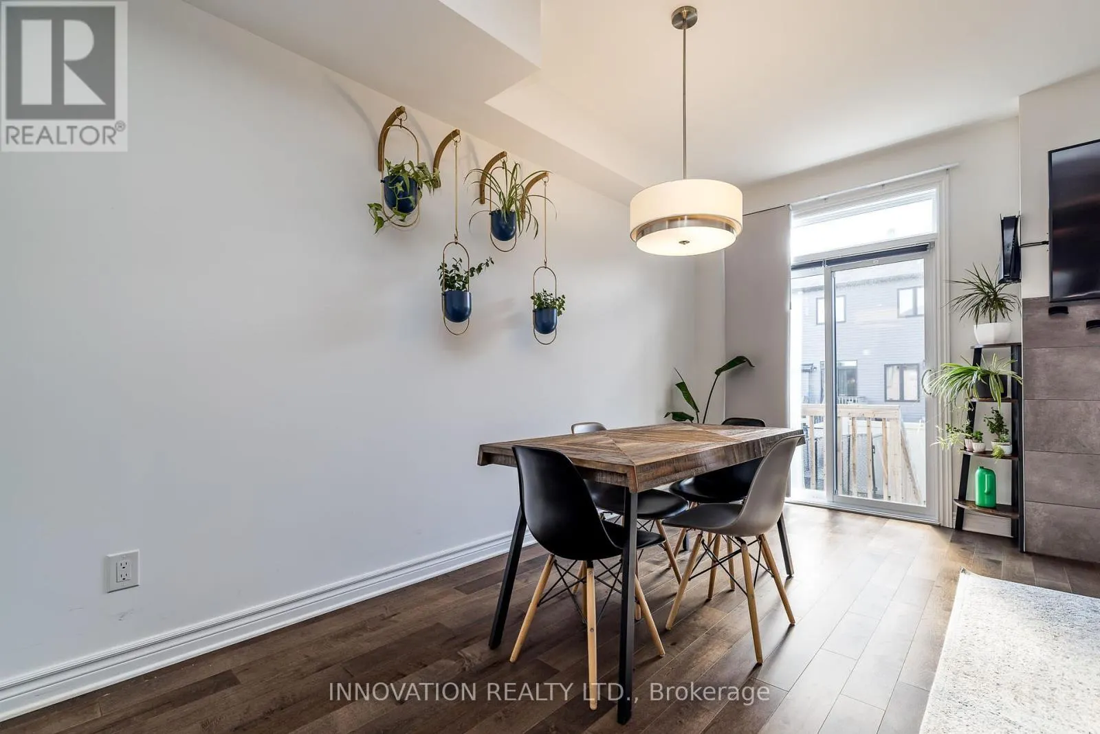 288 MUNRO STREET
