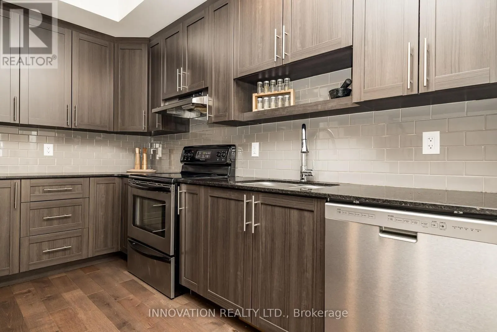 288 MUNRO STREET