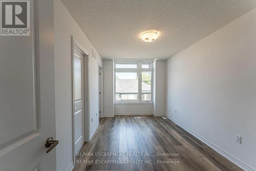 29 - 120 COURT DRIVE