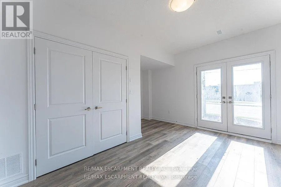 29 - 120 COURT DRIVE