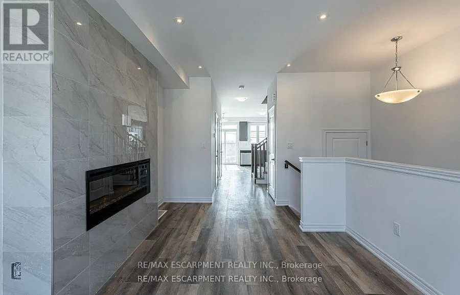 29 - 120 COURT DRIVE