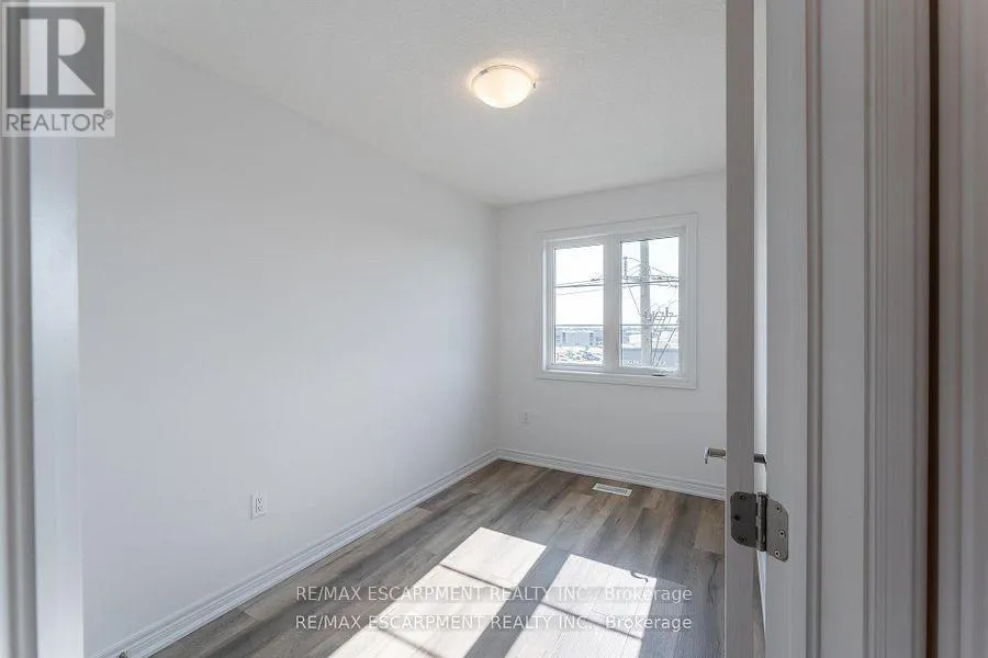 29 - 120 COURT DRIVE