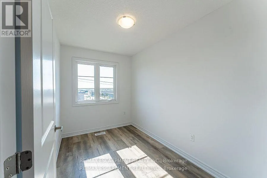 29 - 120 COURT DRIVE