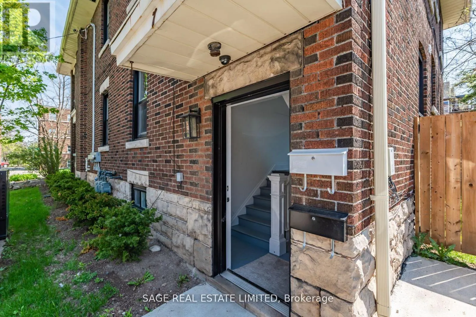 3RD - 459 ABERDEEN AVENUE