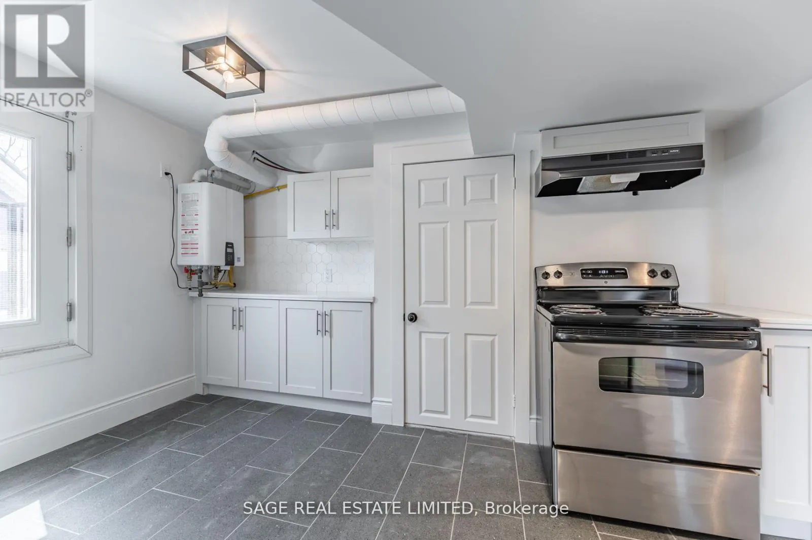 3RD - 459 ABERDEEN AVENUE