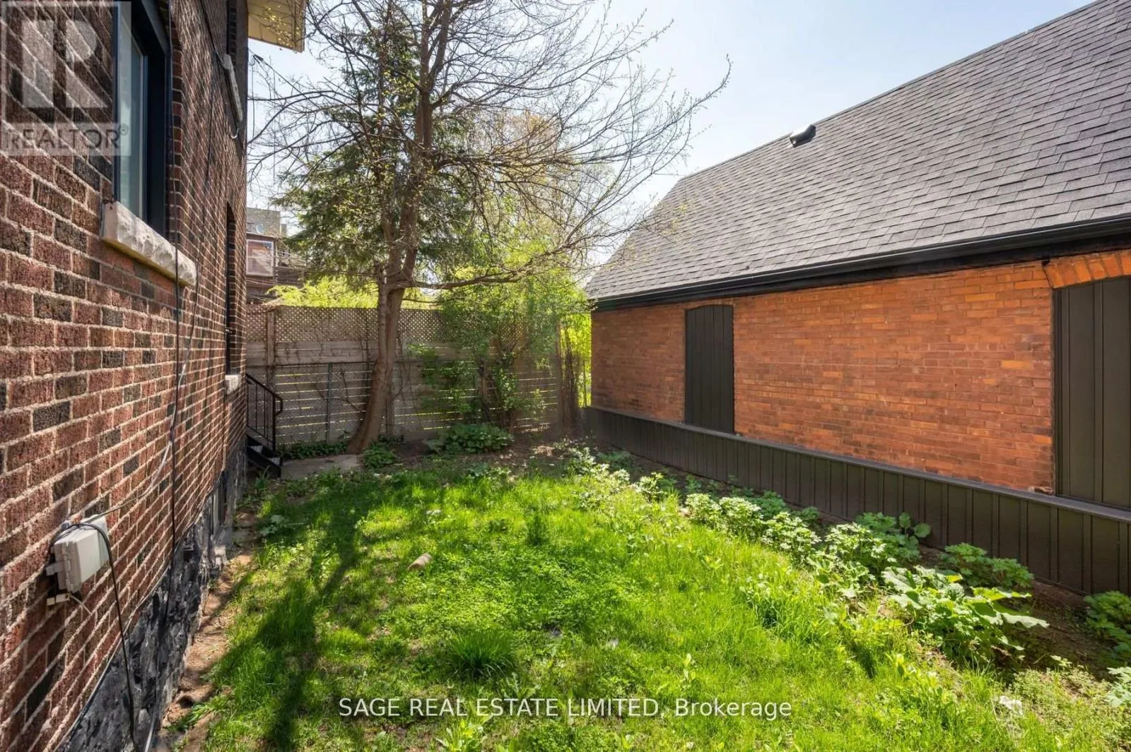 3RD - 459 ABERDEEN AVENUE