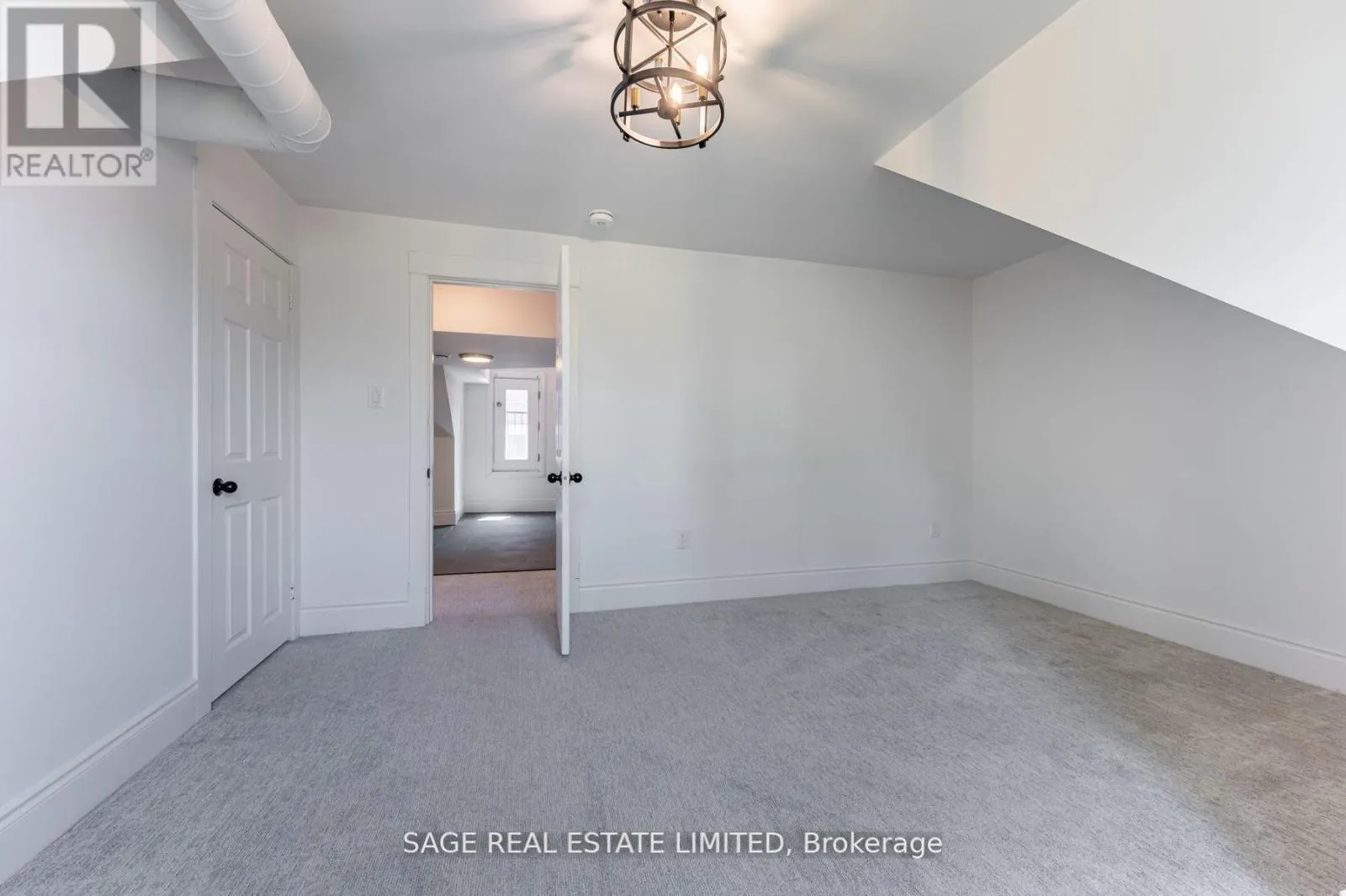 3RD - 459 ABERDEEN AVENUE