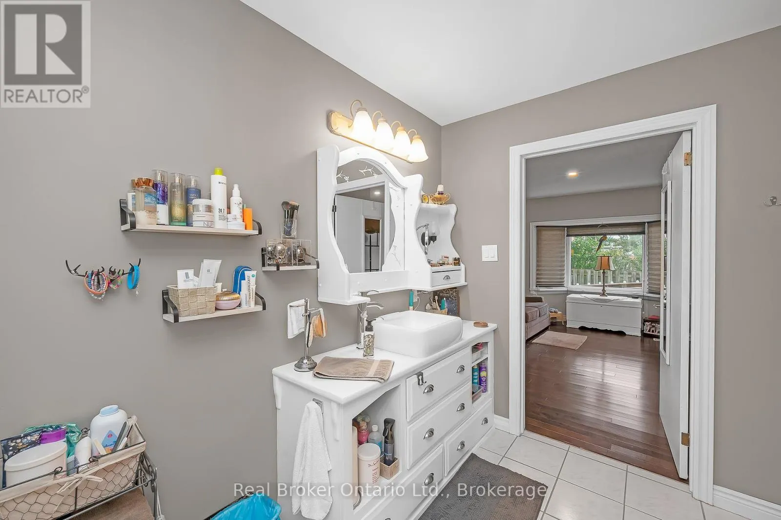 2 CHERRY AVENUE