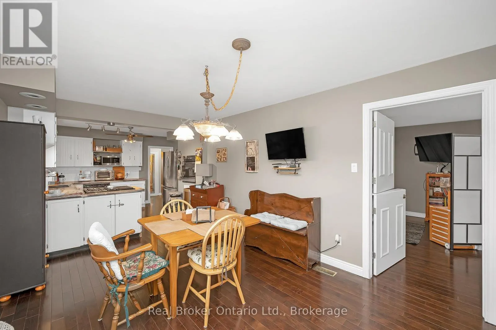 2 CHERRY AVENUE