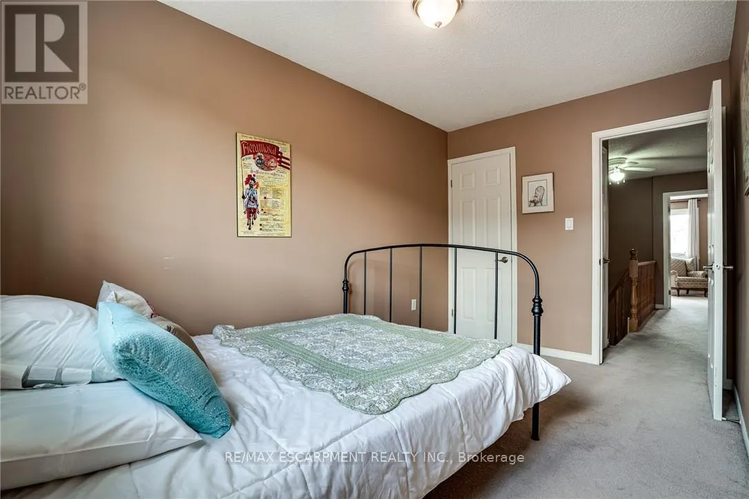11 - 1809 UPPER WENTWORTH STREET