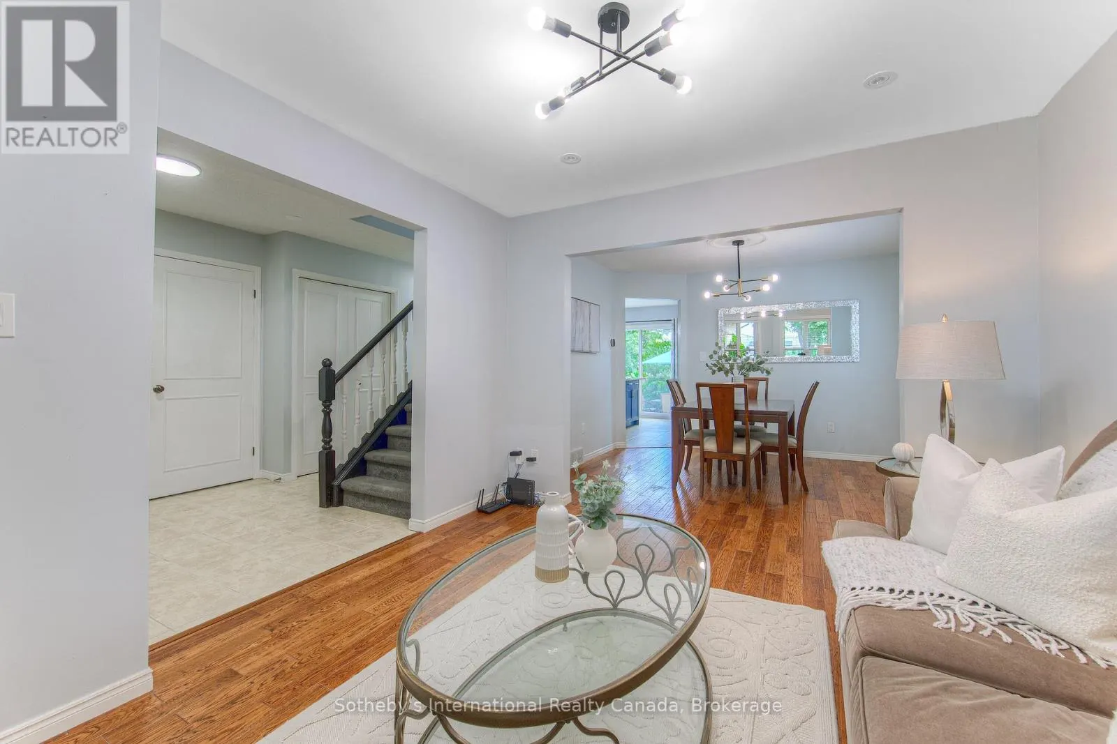 157 TWIN CRESCENT