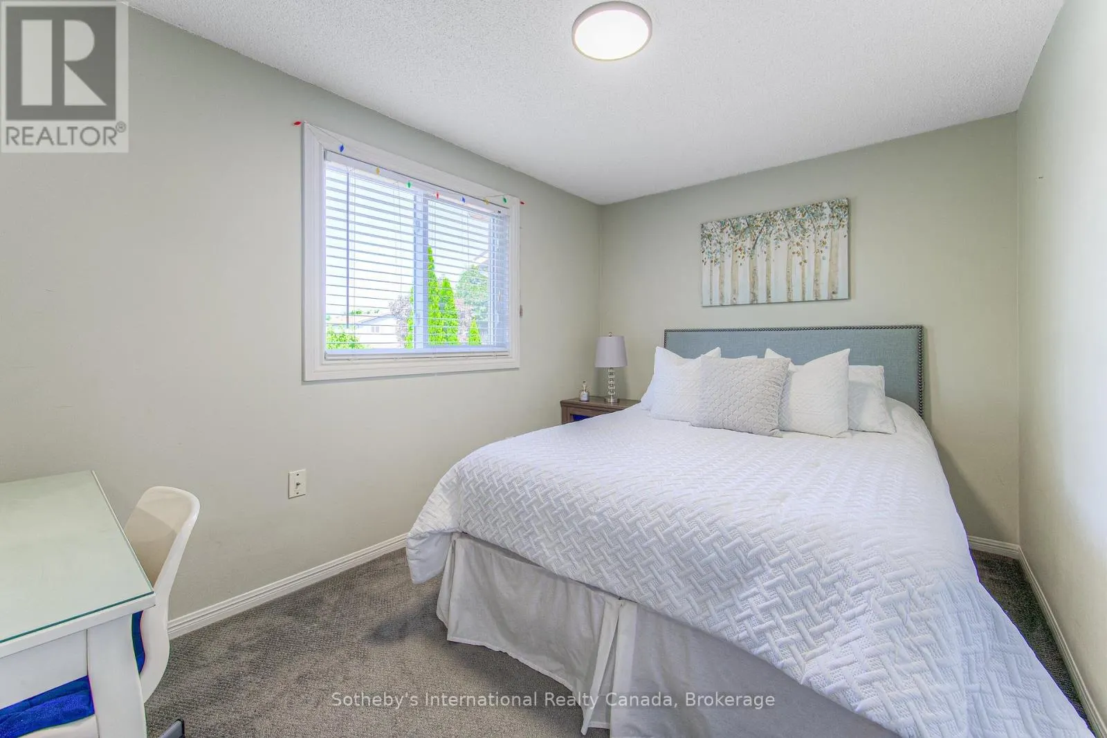 157 TWIN CRESCENT