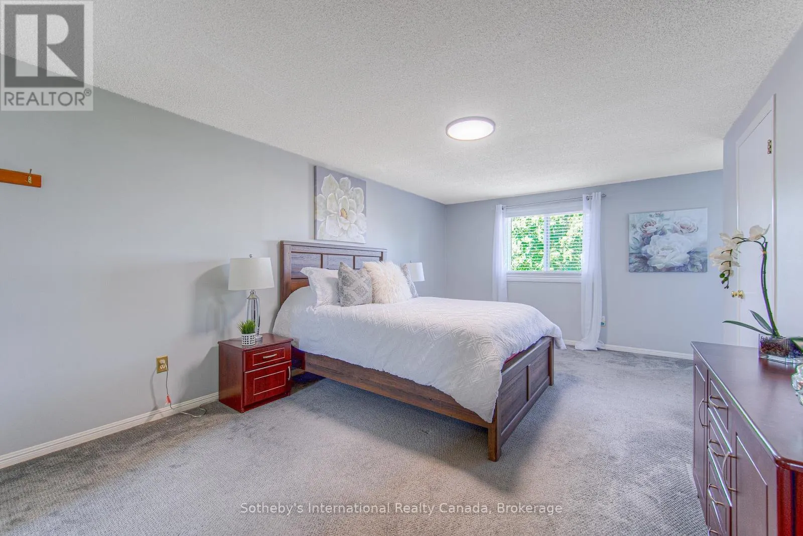 157 TWIN CRESCENT