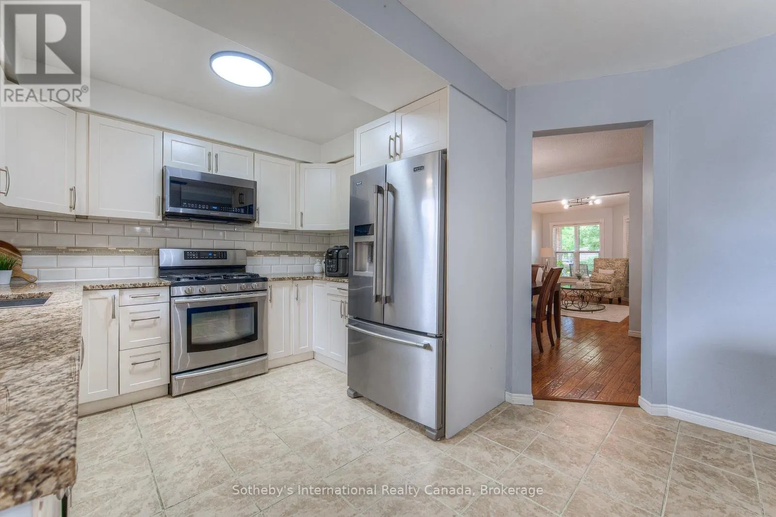 157 TWIN CRESCENT