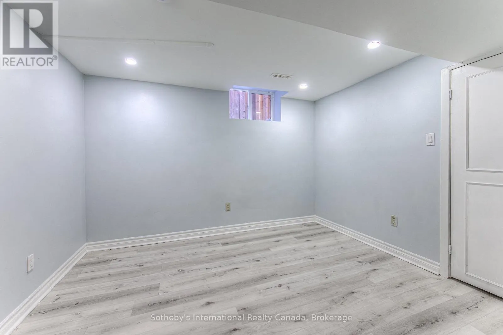 157 TWIN CRESCENT