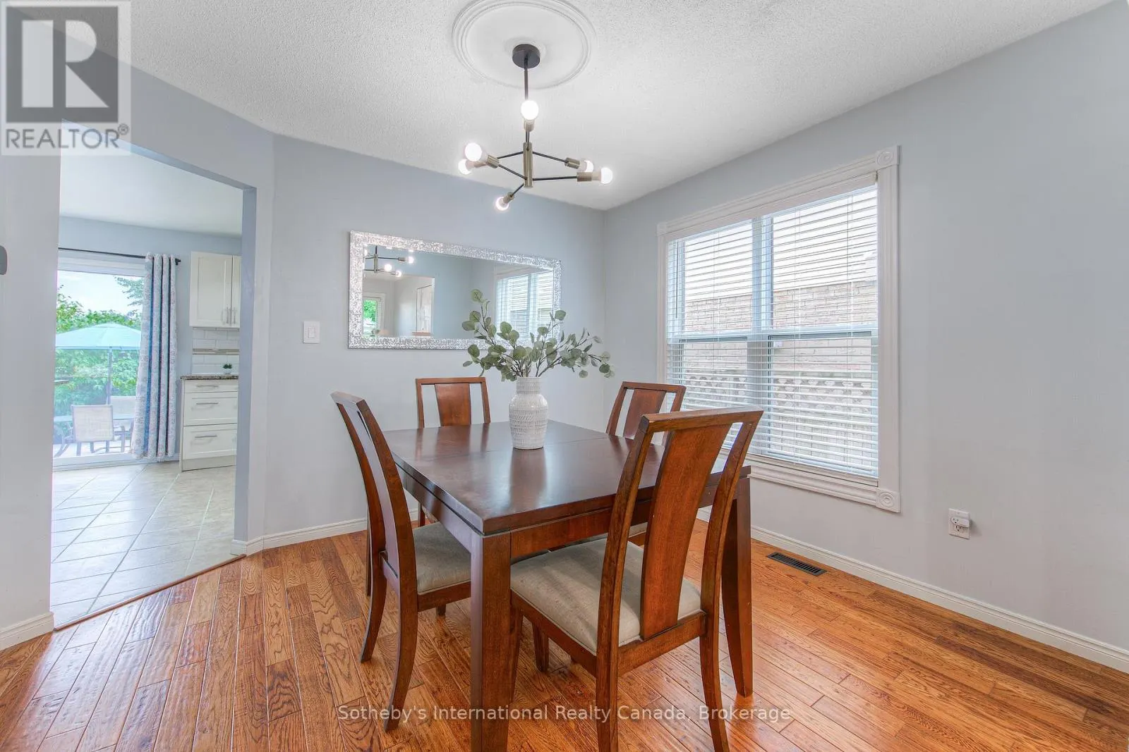 157 TWIN CRESCENT