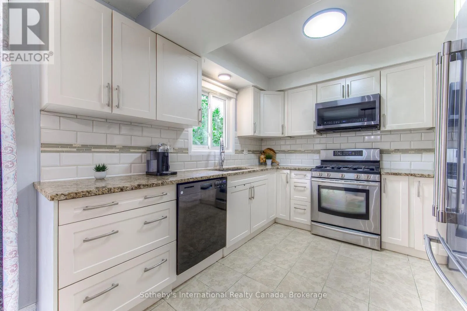 157 TWIN CRESCENT