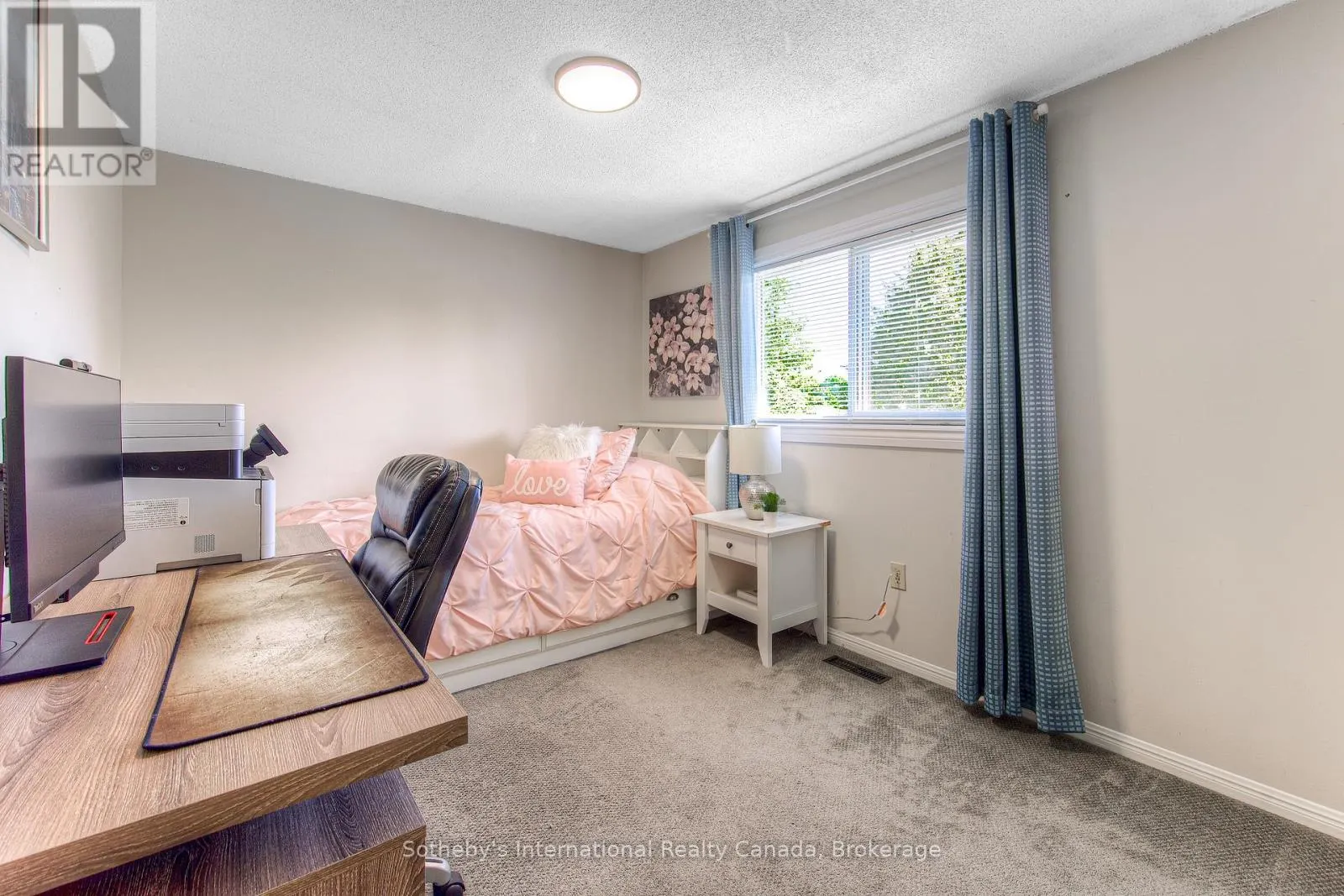 157 TWIN CRESCENT