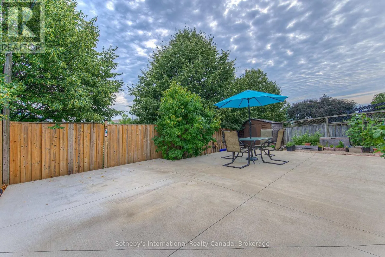 157 TWIN CRESCENT
