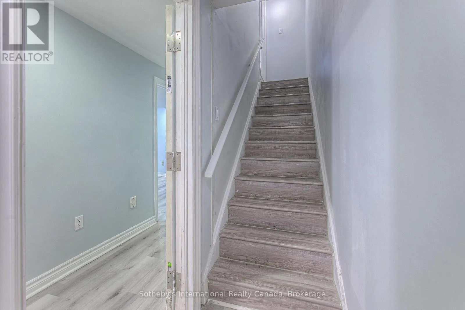 157 TWIN CRESCENT