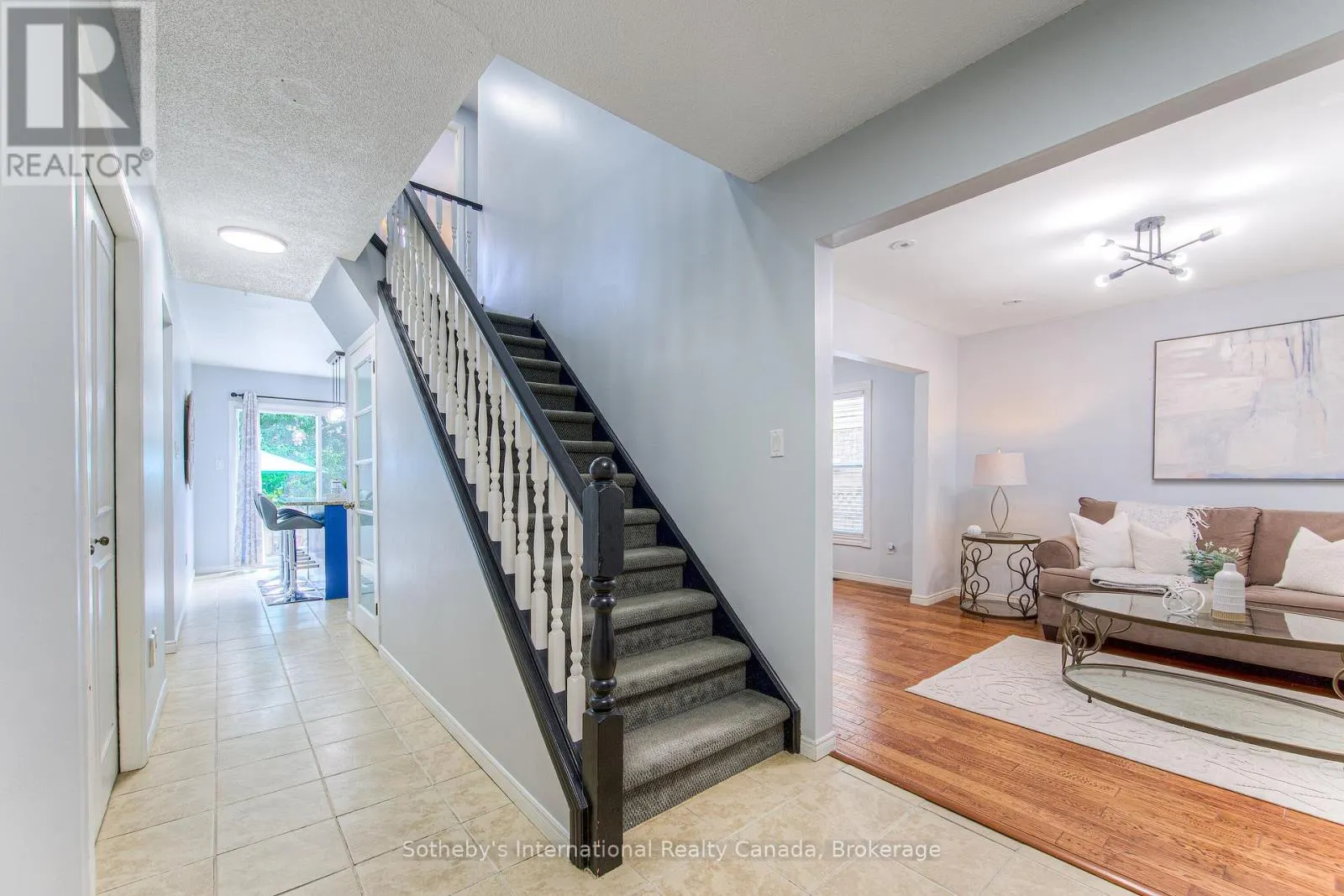 157 TWIN CRESCENT