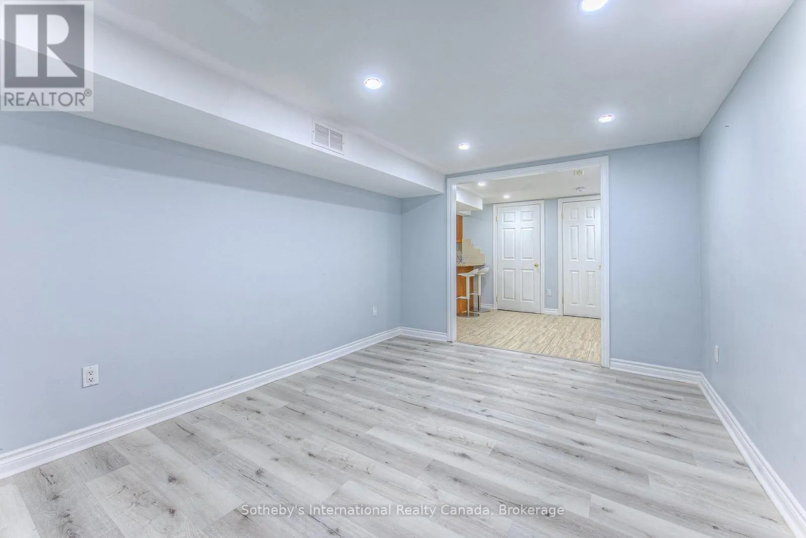 157 TWIN CRESCENT