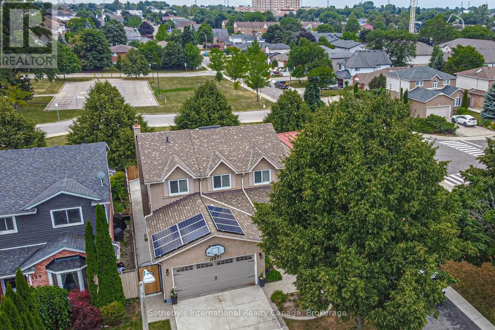 157 TWIN CRESCENT