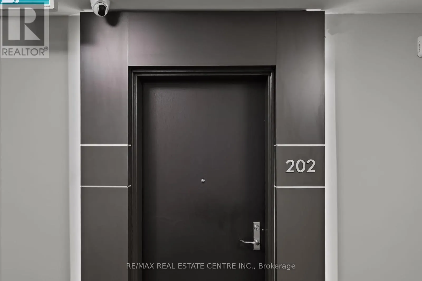 202 - 399 QUEEN STREET S