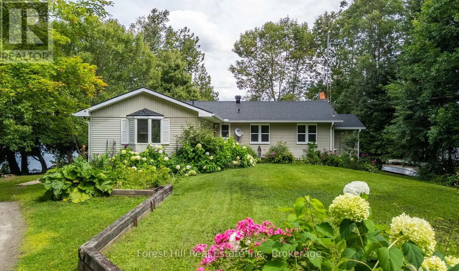 6 TRILLIUM LANE