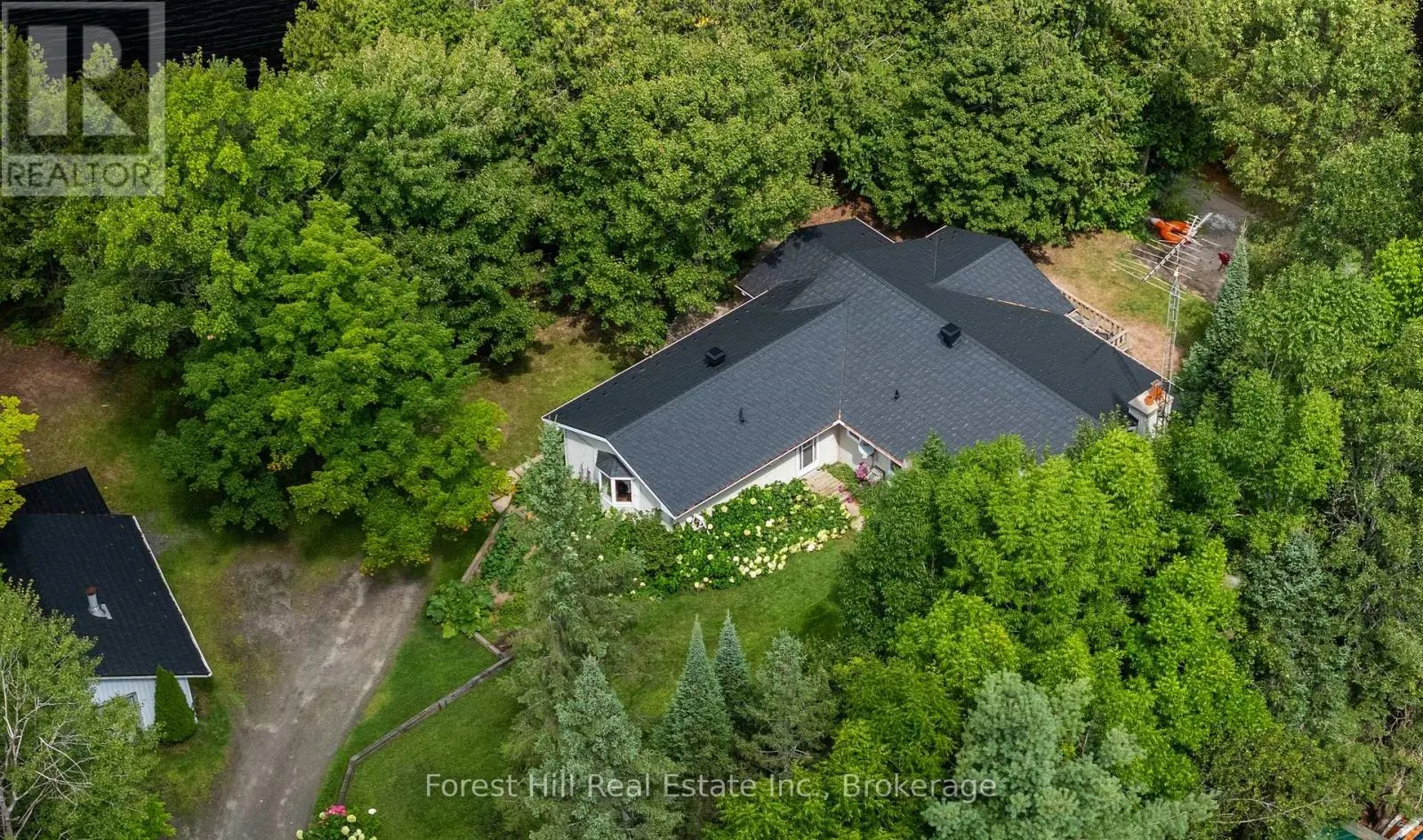 6 TRILLIUM LANE