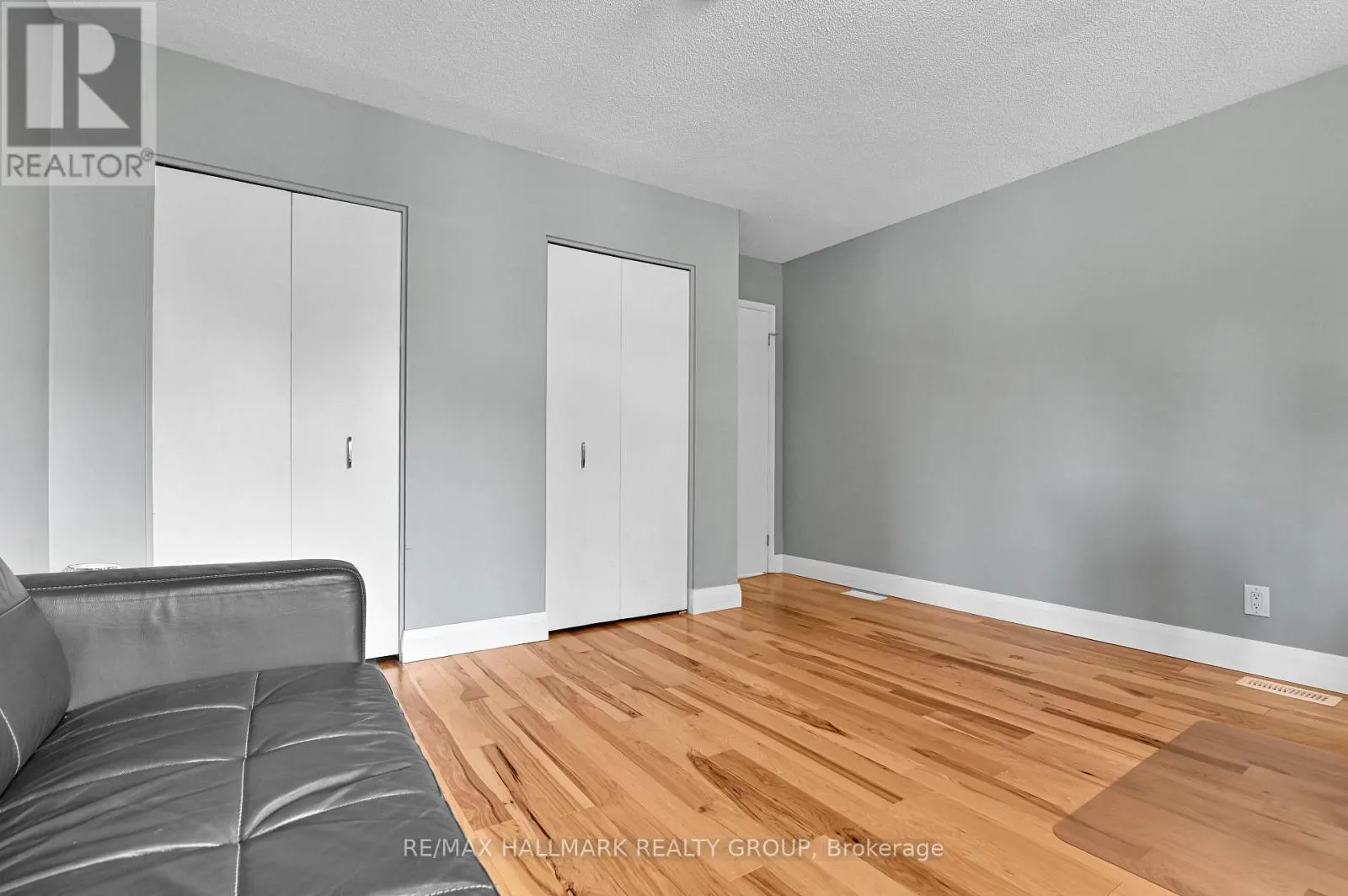 3 - 74 SOMERSET STREET W