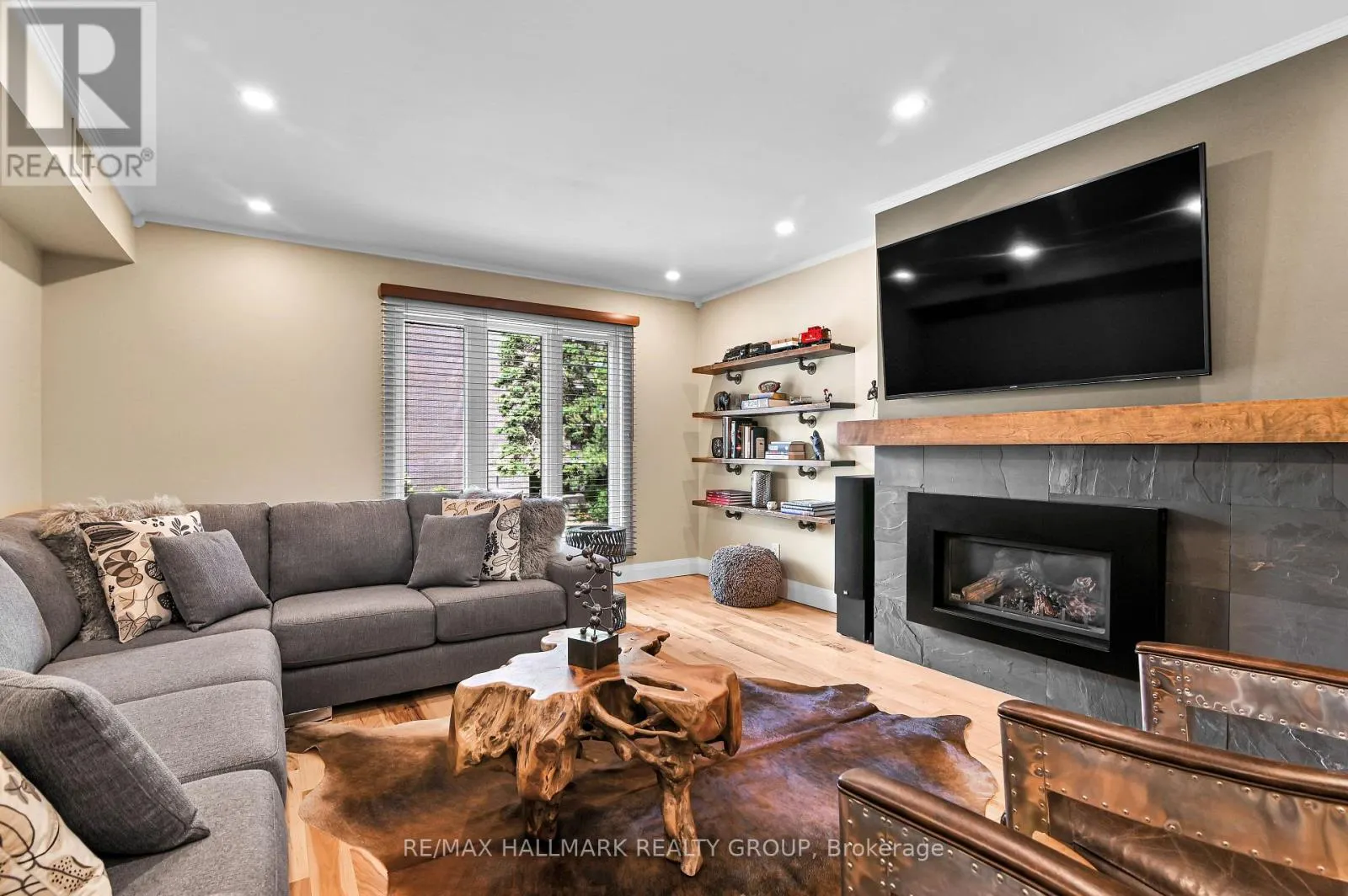 3 - 74 SOMERSET STREET W