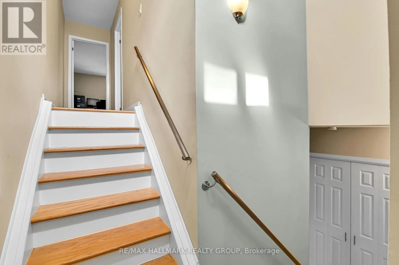 3 - 74 SOMERSET STREET W