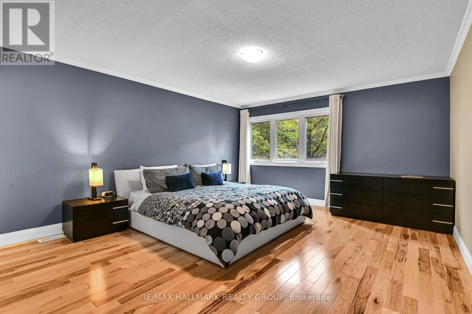 3 - 74 SOMERSET STREET W