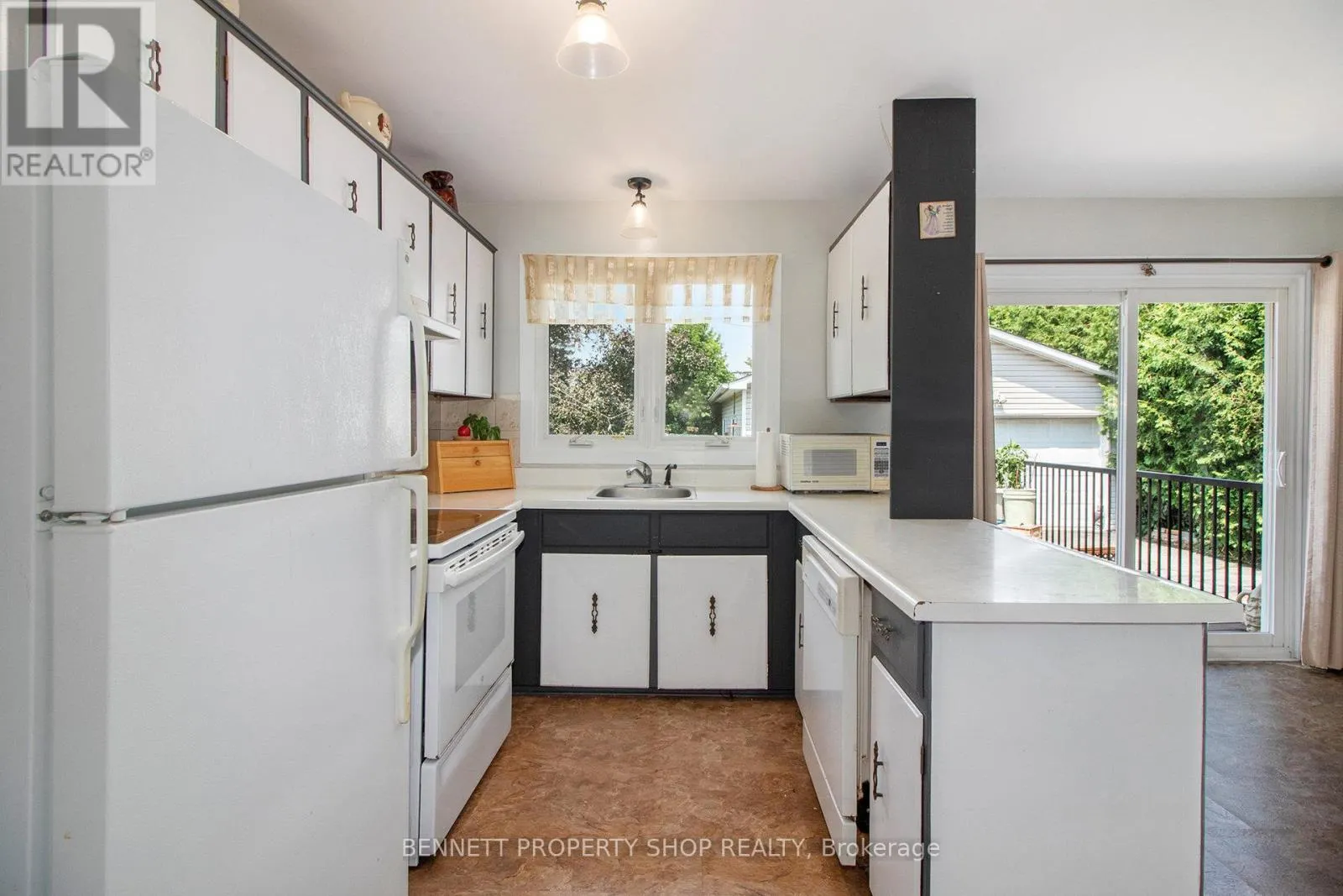 303 GLENEAGLES AVENUE