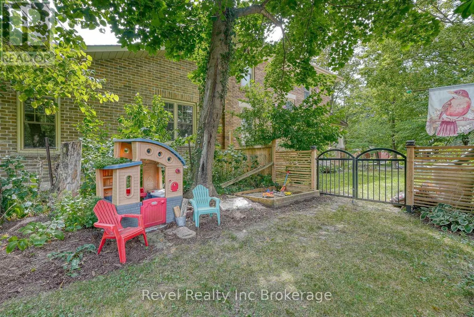 140 VANSITTART AVENUE