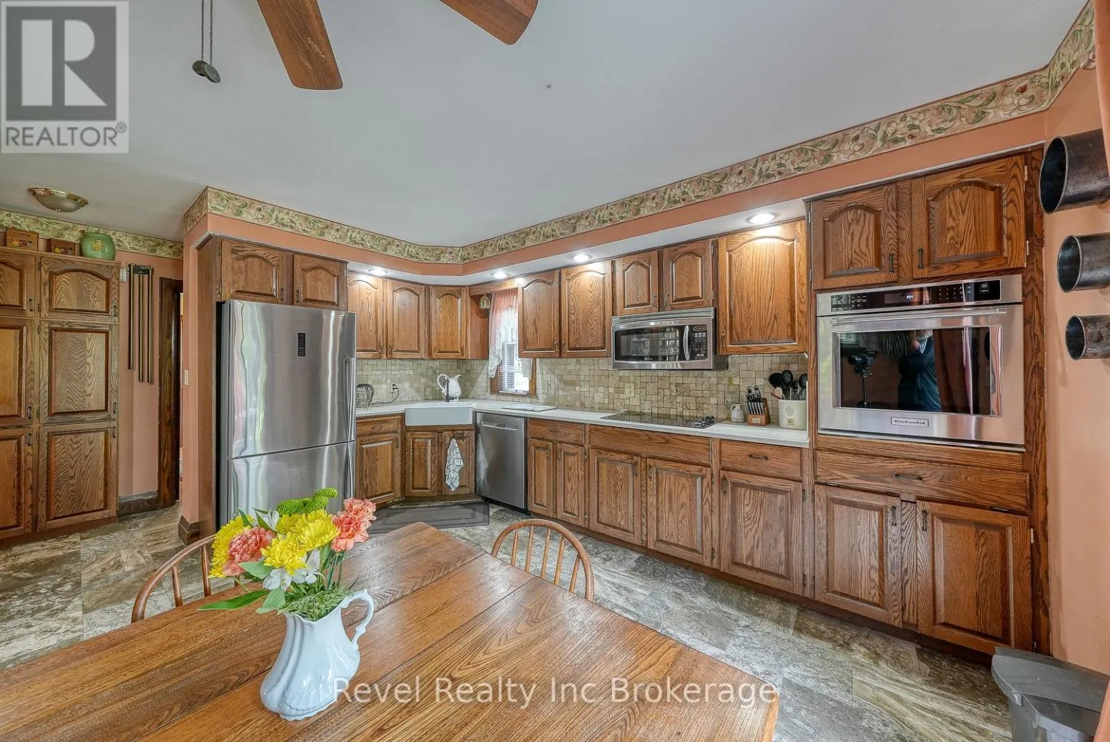 140 VANSITTART AVENUE