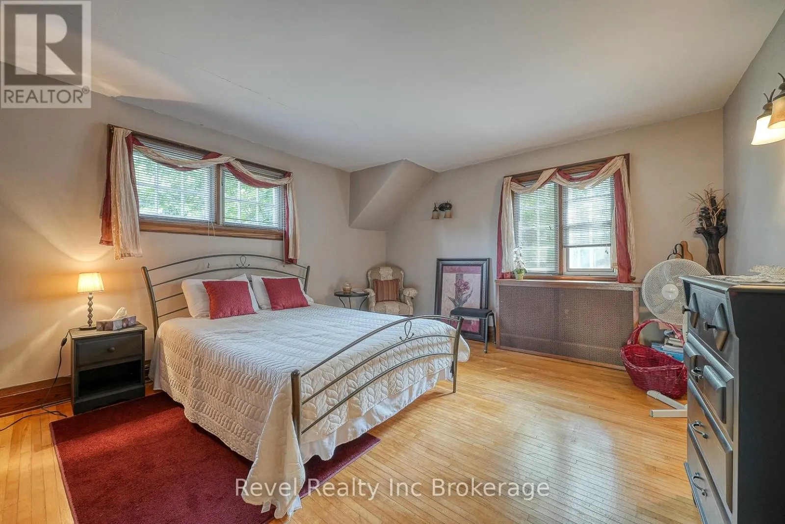 140 VANSITTART AVENUE