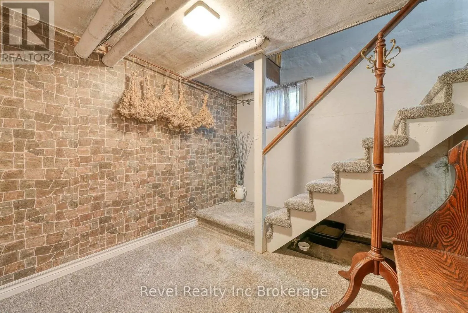 140 VANSITTART AVENUE