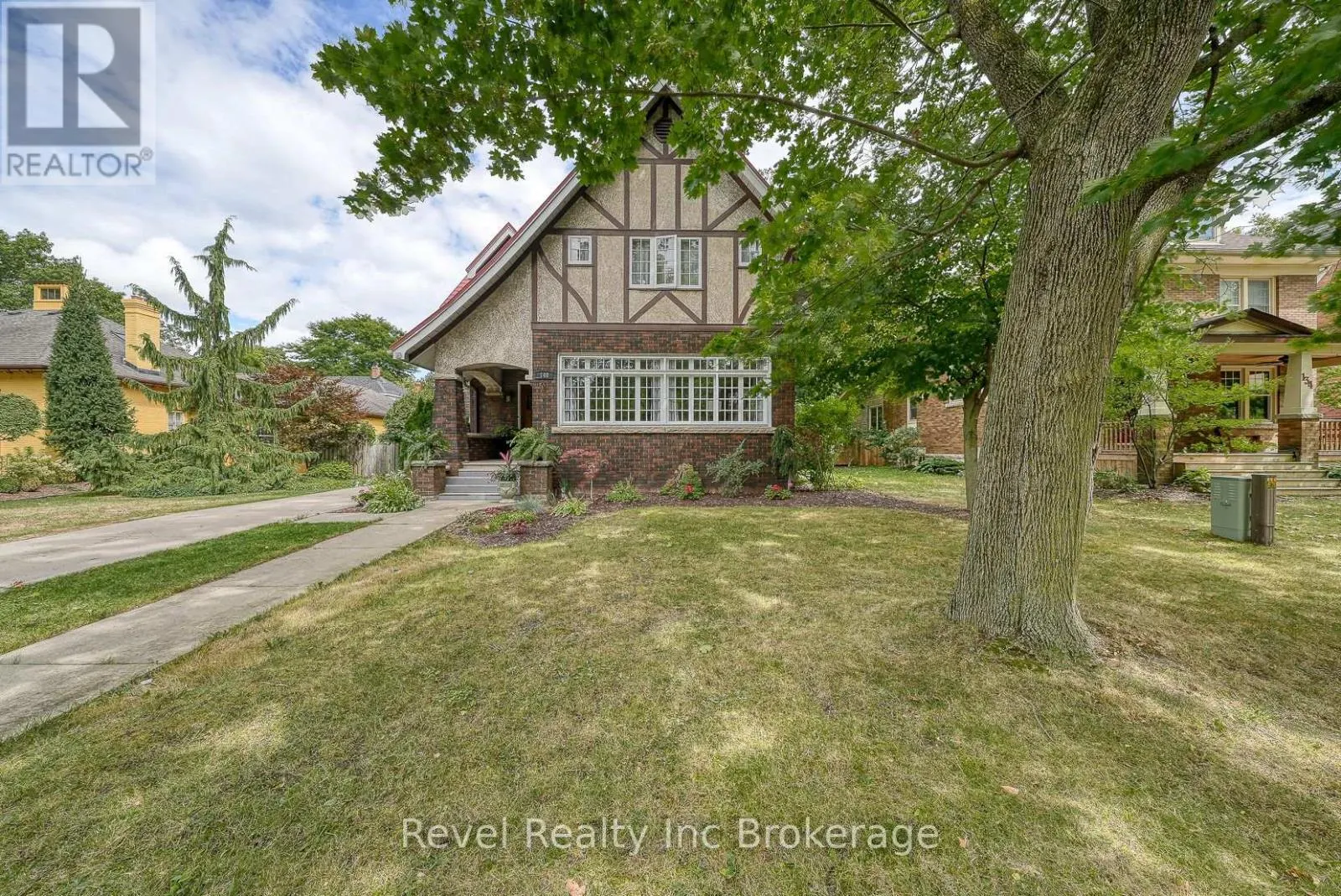 140 VANSITTART AVENUE